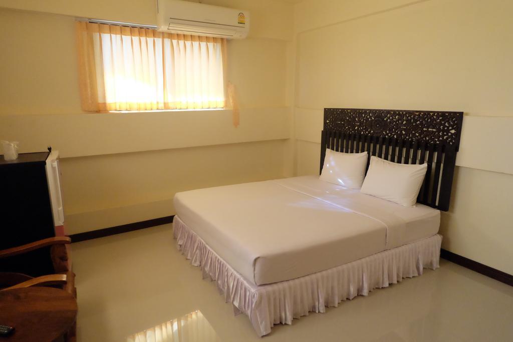 J-Safe Guesthouse Sukhothai Ngoại thất bức ảnh