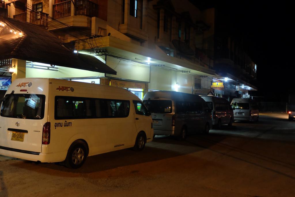 J-Safe Guesthouse Sukhothai Ngoại thất bức ảnh